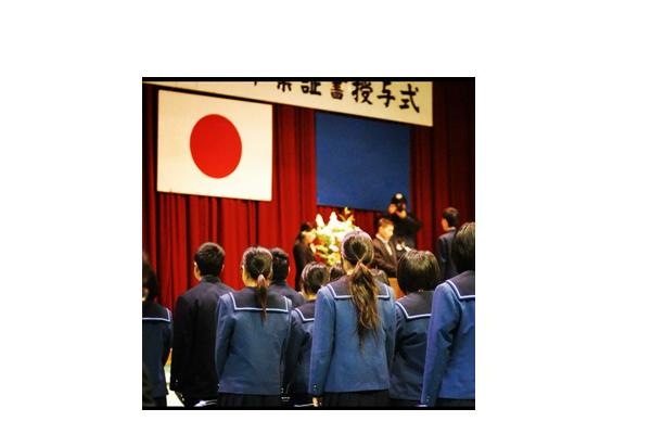 ศาลญี่ปุ่นไฟเขียว "ตัดเงินเดือน" ครูที่ไม่ยอมยืนร้องเพลงชาติ