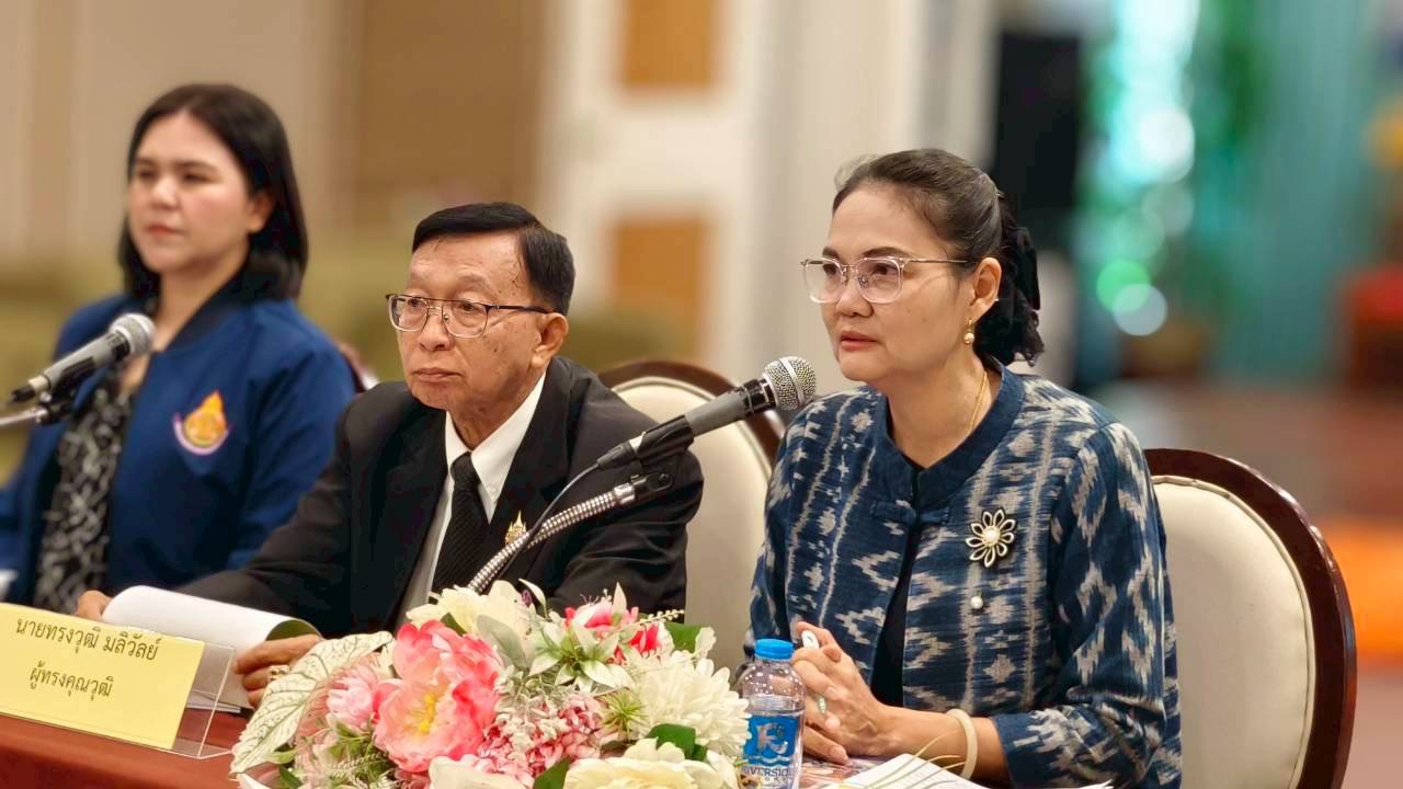 ประธานในพิธีเปิดการประชุมเชิงปฏิบัติการโครงการอาหารกลางวัน