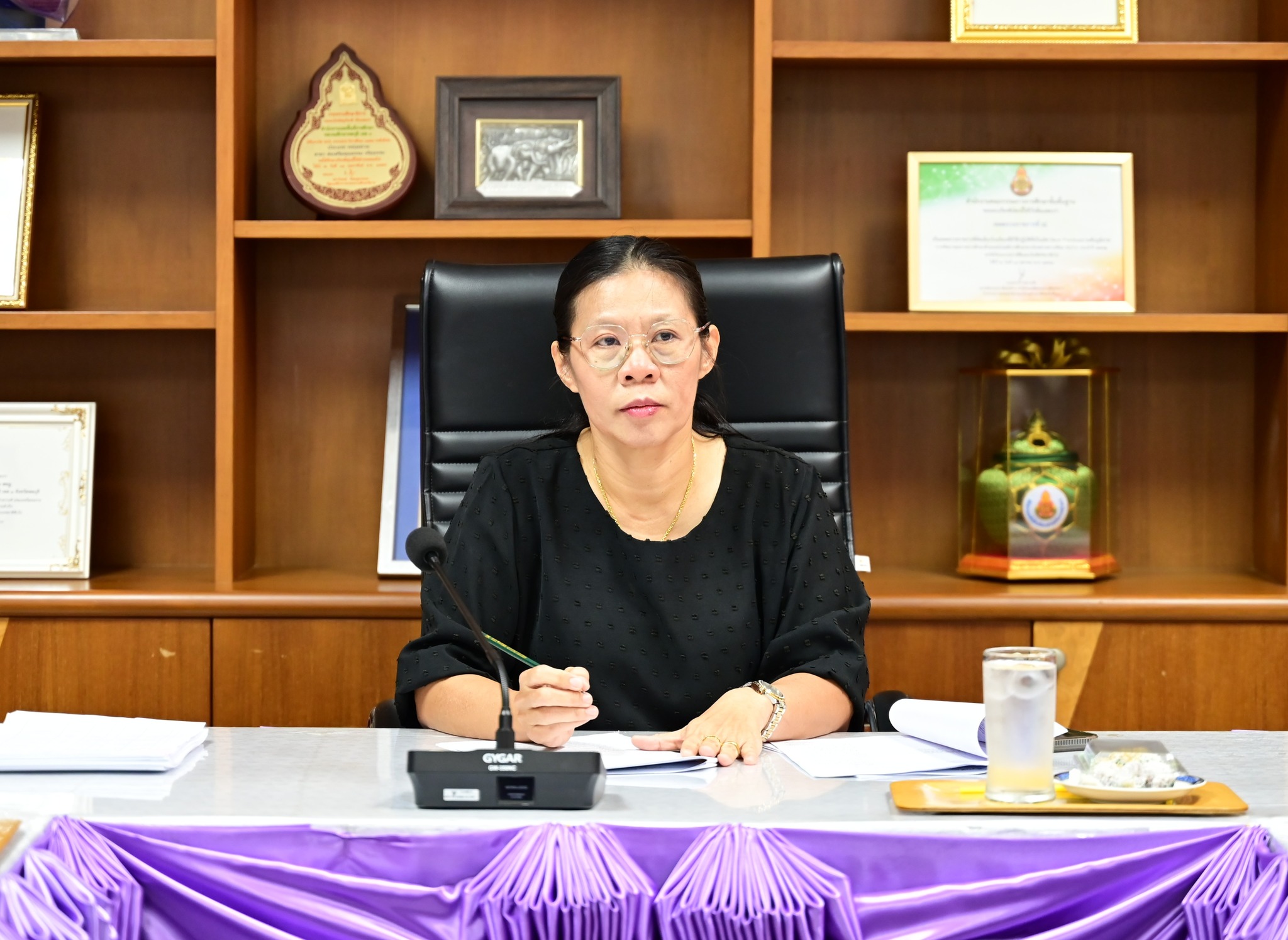 ดร.ดารณี กีรติปกรณ์ ประธานการประชุมจัดทำเกณฑ์การย้ายครู สพป.ชลบุรี เขต 1